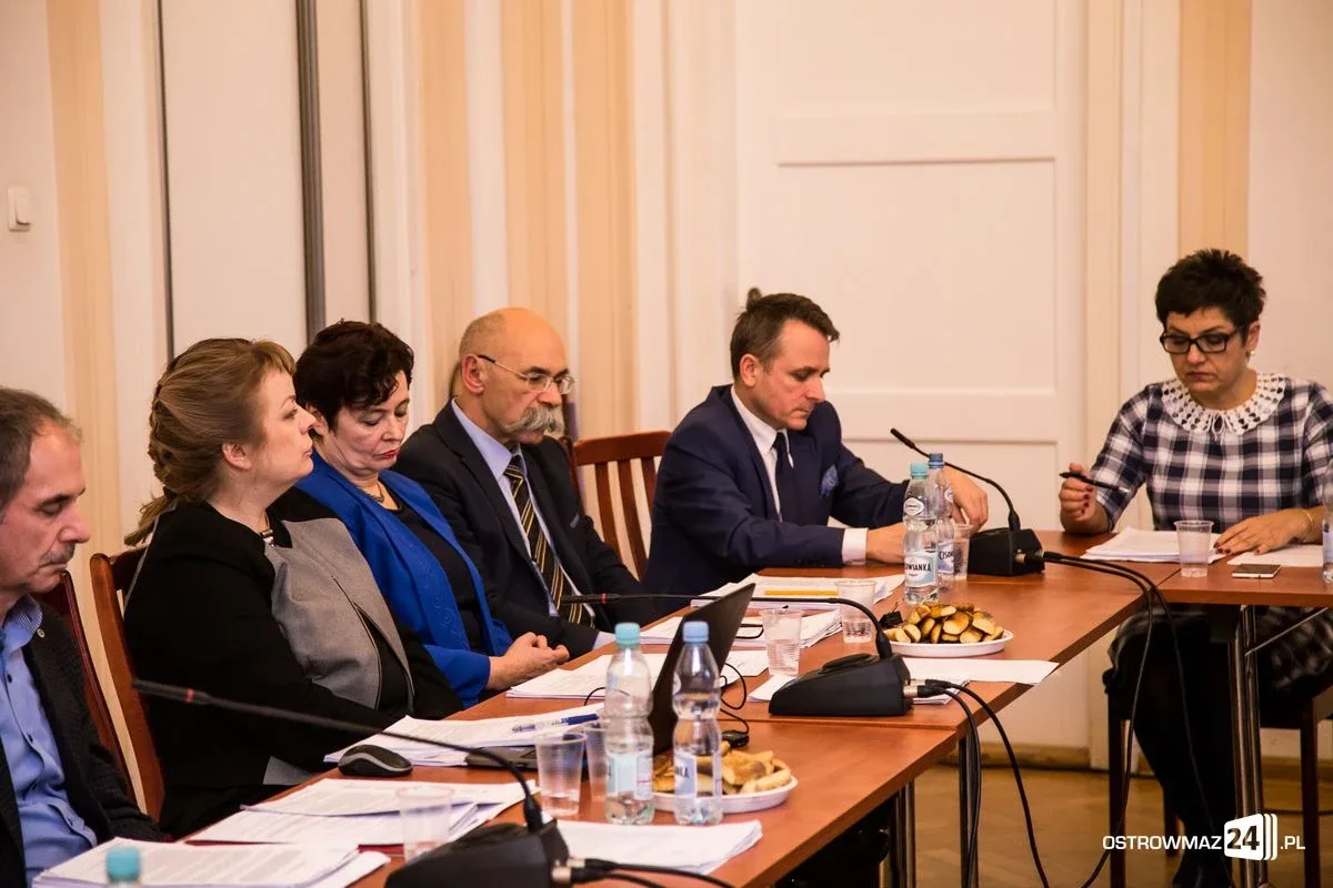 Dyskusje o stypendiach i nasycalni na sesji (zdjęcia)