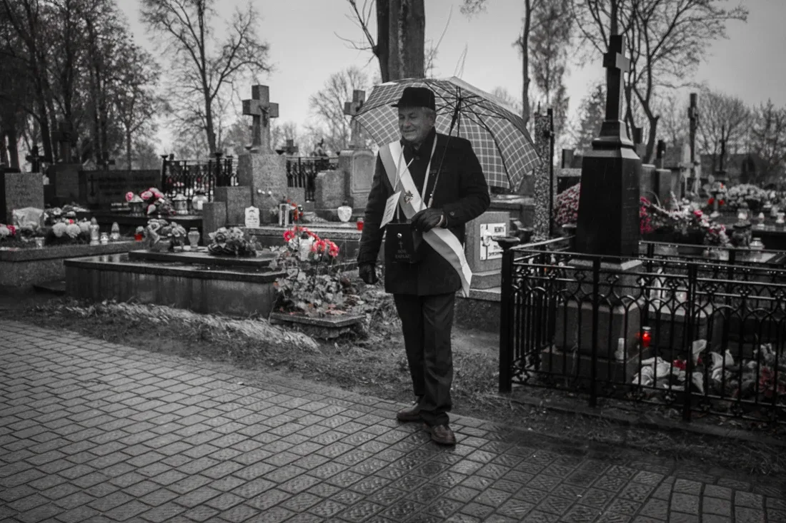 Z wizytą na ostrowskim cmentarzu (zdjęcia)