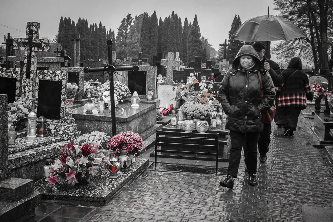 Z wizytą na ostrowskim cmentarzu (zdjęcia)