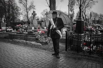 Z wizytą na ostrowskim cmentarzu (zdjęcia)