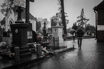Z wizytą na ostrowskim cmentarzu (zdjęcia)