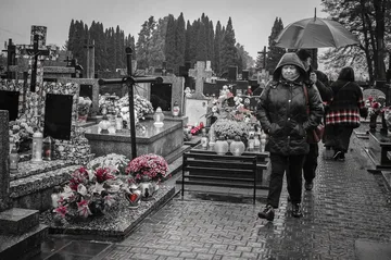 Z wizytą na ostrowskim cmentarzu (zdjęcia)