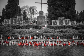 Z wizytą na ostrowskim cmentarzu (zdjęcia)