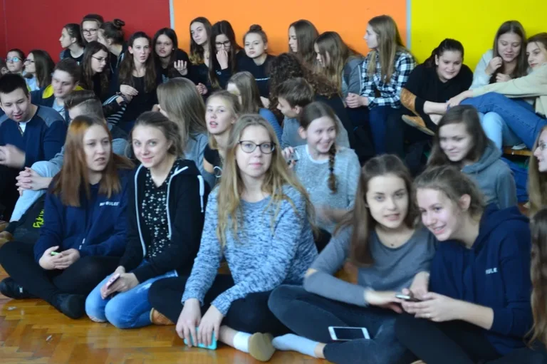 Tajemniczy obrzęd w ZSP nr 3 (zdjęcia)