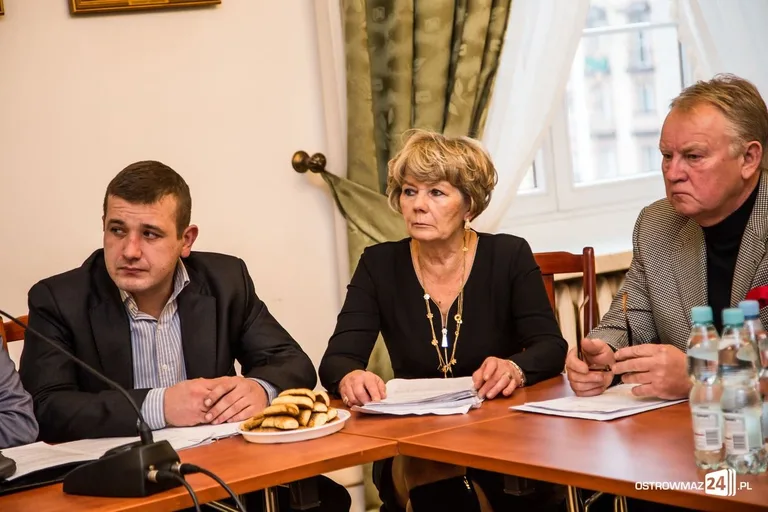 Dyskusje o stypendiach i nasycalni na sesji (zdjęcia)