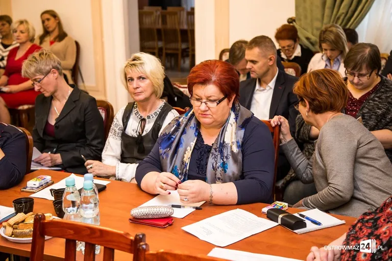 Dyskusje o stypendiach i nasycalni na sesji (zdjęcia)