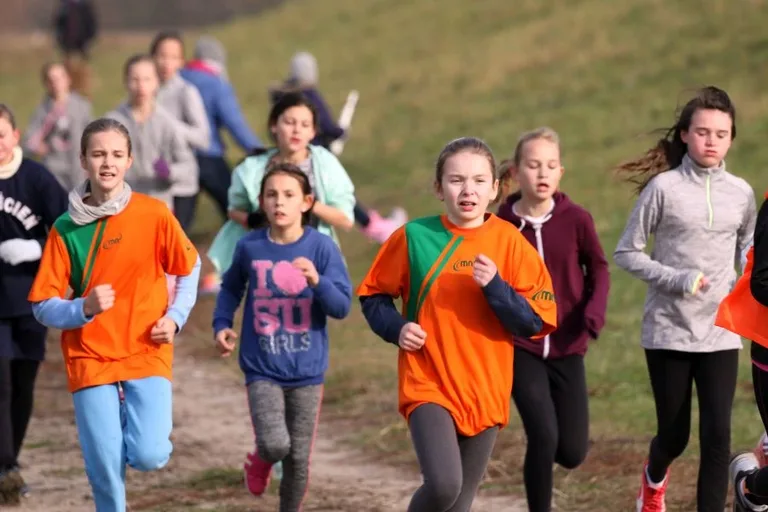 Biegacze z medalami i awansami (zdjęcia, wideo)