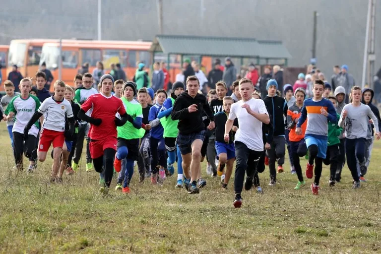 Biegacze z medalami i awansami (zdjęcia, wideo)