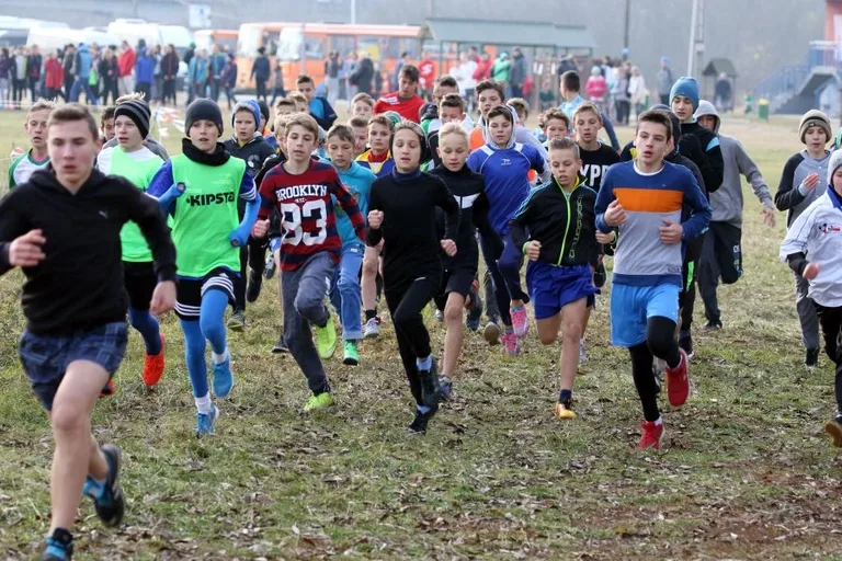 Biegacze z medalami i awansami (zdjęcia, wideo)