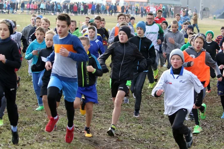 Biegacze z medalami i awansami (zdjęcia, wideo)