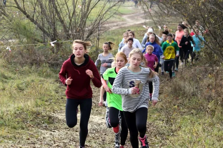 Biegacze z medalami i awansami (zdjęcia, wideo)