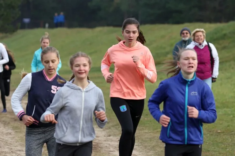 Biegacze z medalami i awansami (zdjęcia, wideo)