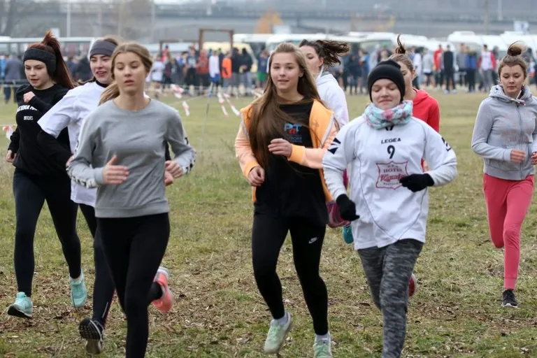 Biegacze z medalami i awansami (zdjęcia, wideo)