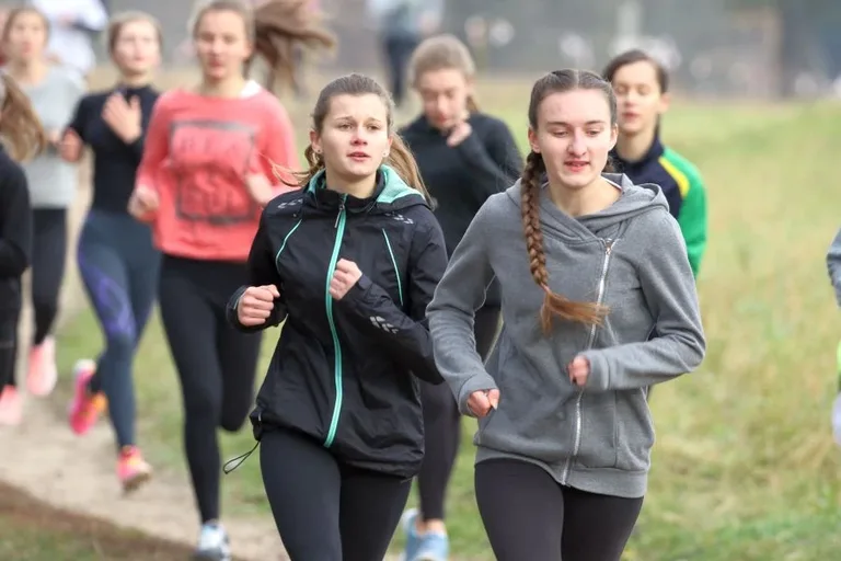 Biegacze z medalami i awansami (zdjęcia, wideo)