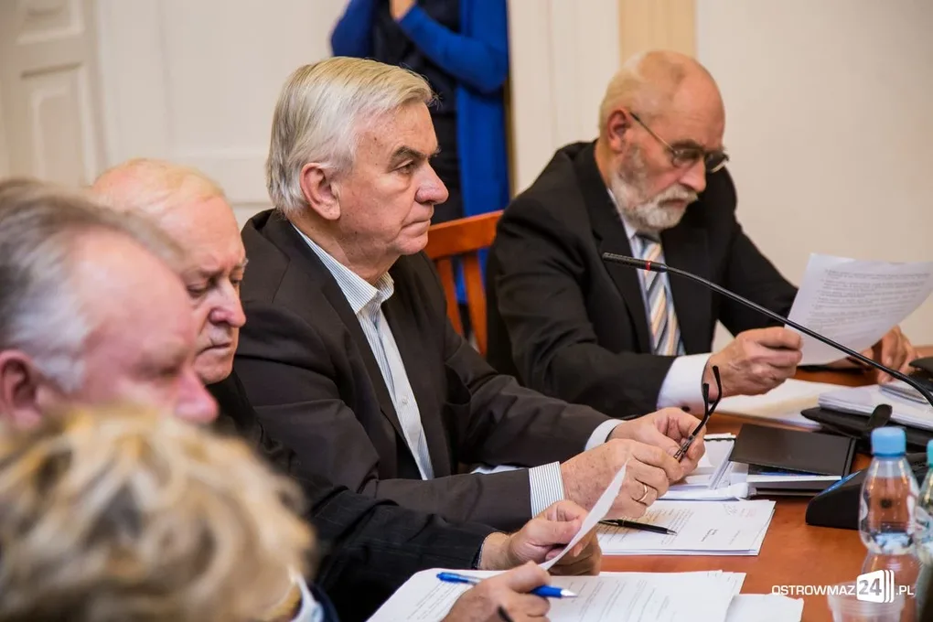 Sesja rady miasta z odrzuconym budżetem (zdjęcia, wideo)