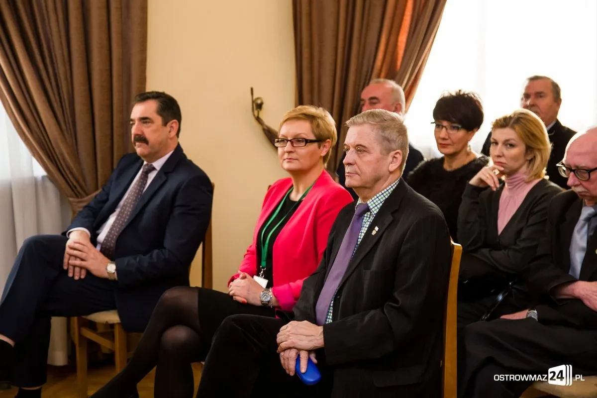 Powiat ostrowski podpisał umowę z ramach współpracy transgranicznej (zdjęcia)