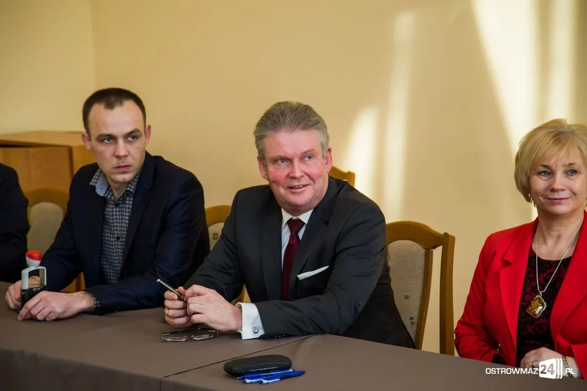 Powiat ostrowski podpisał umowę z ramach współpracy transgranicznej (zdjęcia)