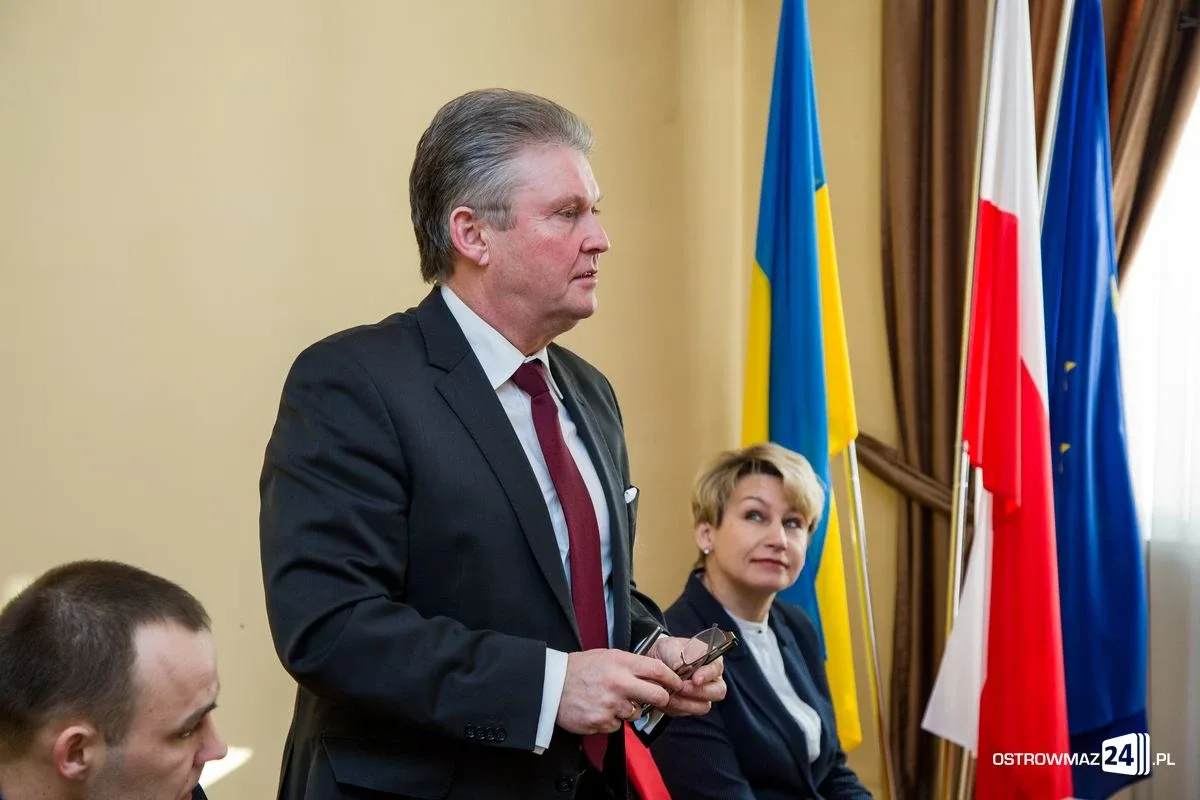 Powiat ostrowski podpisał umowę z ramach współpracy transgranicznej (zdjęcia)