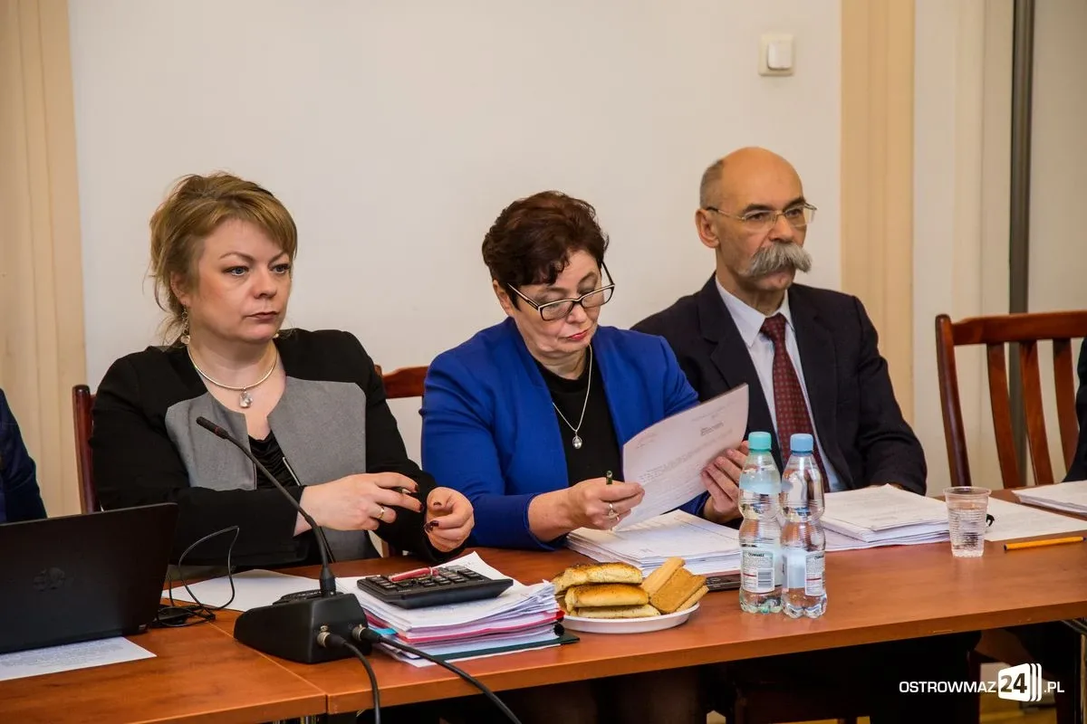 Sesja rady miasta z odrzuconym budżetem (zdjęcia, wideo)