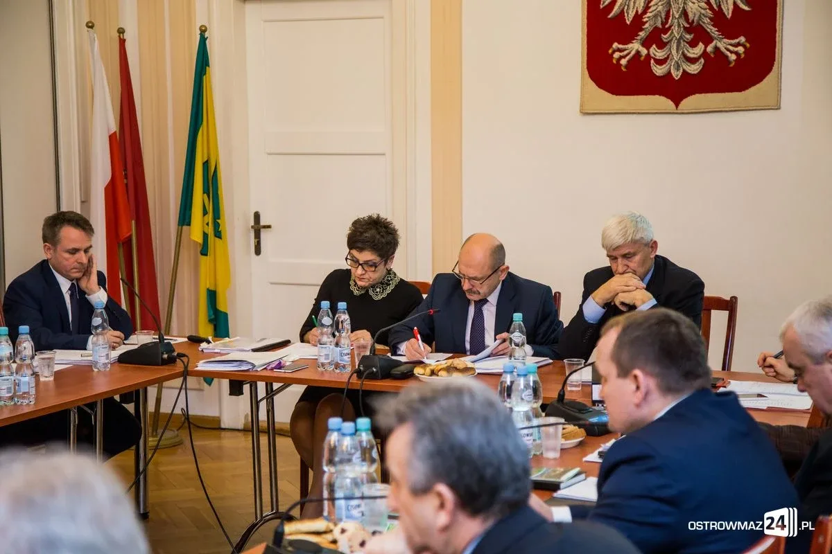 Sesja rady miasta z odrzuconym budżetem (zdjęcia, wideo)