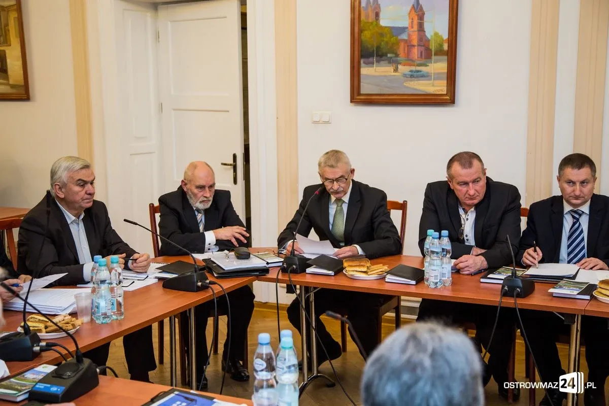 Sesja rady miasta z odrzuconym budżetem (zdjęcia, wideo)