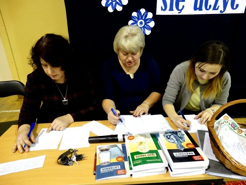 Konkurs o Sienkiewiczu w ostrowskiej placówce (zdjęcia)