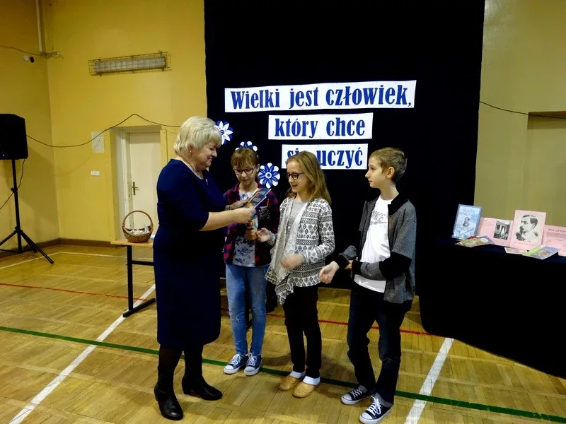 Konkurs o Sienkiewiczu w ostrowskiej placówce (zdjęcia)