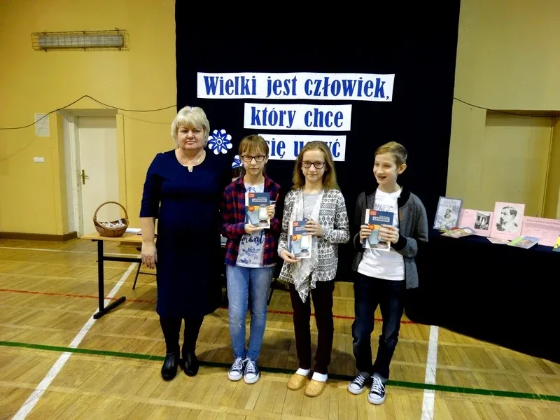 Konkurs o Sienkiewiczu w ostrowskiej placówce (zdjęcia)