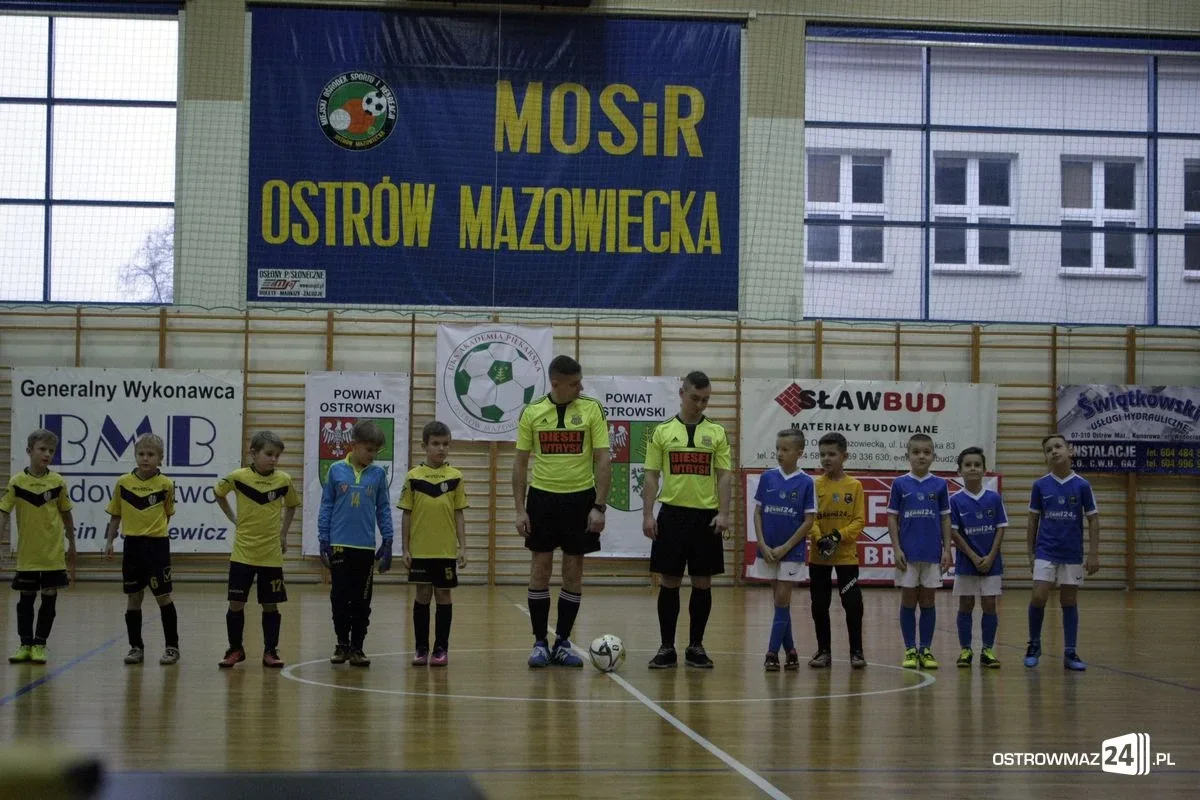 Mikołajkowe zmagania młodych piłkarzy (zdjęcia)