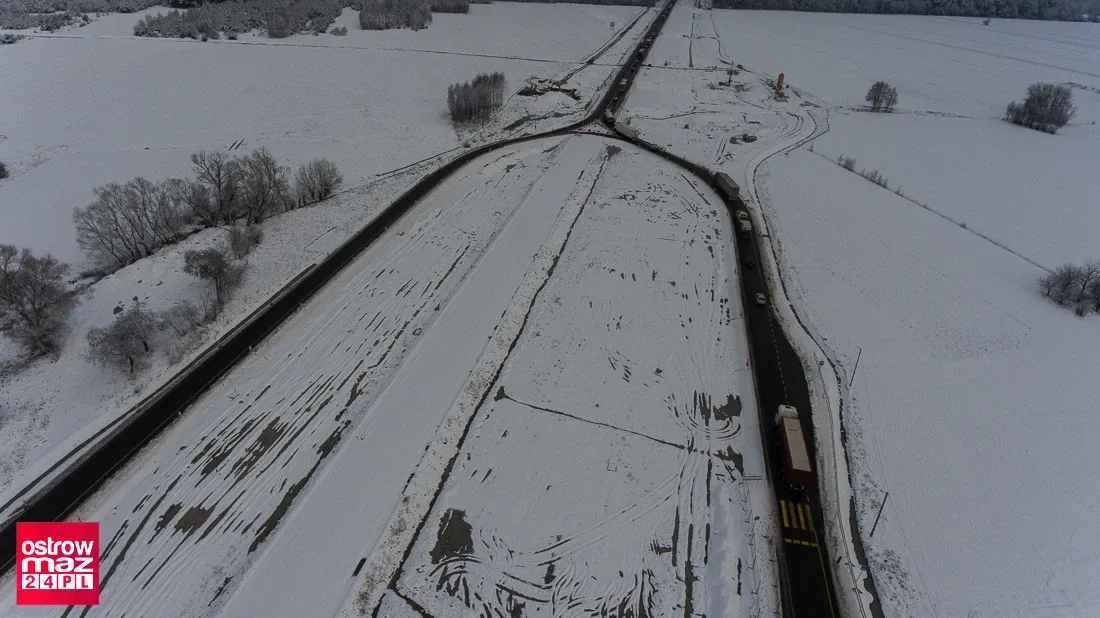 Remont na trasie S-8. Drogowcy zimą nie zwalniają tempa prac (dużo zdjęć)
