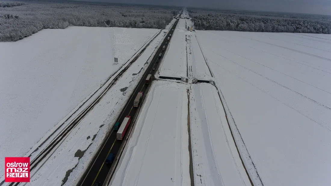 Remont na trasie S-8. Drogowcy zimą nie zwalniają tempa prac (dużo zdjęć)