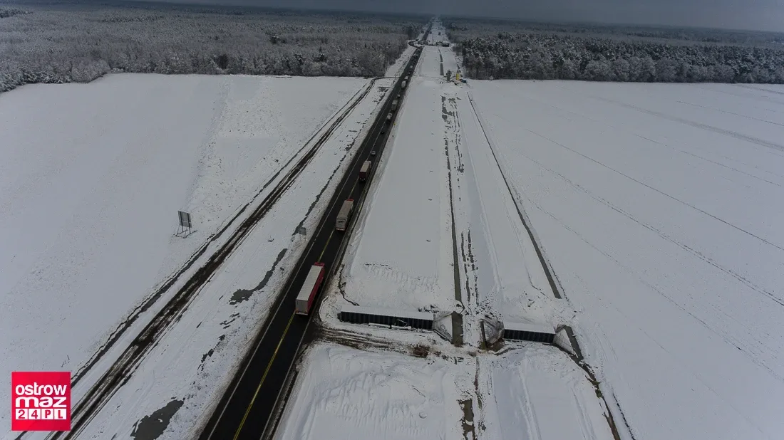 Remont na trasie S-8. Drogowcy zimą nie zwalniają tempa prac (dużo zdjęć)