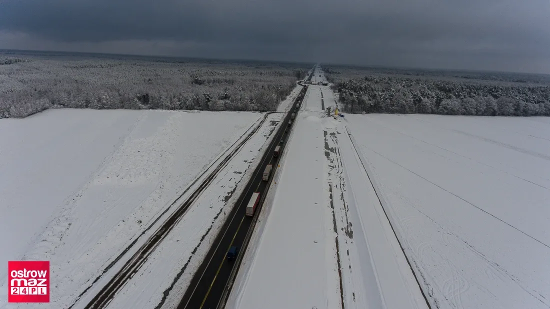 Remont na trasie S-8. Drogowcy zimą nie zwalniają tempa prac (dużo zdjęć)