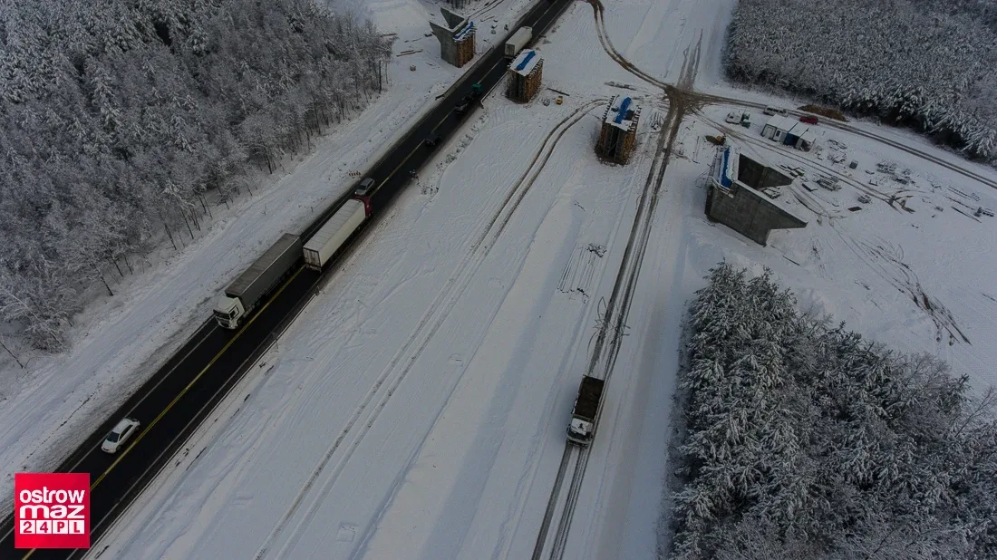 Remont na trasie S-8. Drogowcy zimą nie zwalniają tempa prac (dużo zdjęć)