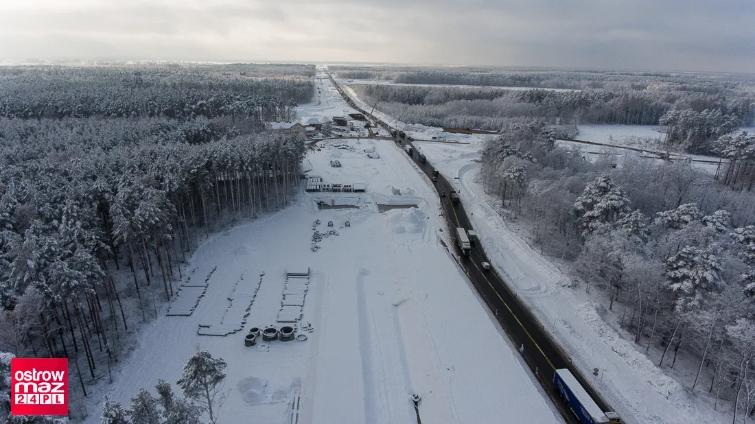Remont na trasie S-8. Drogowcy zimą nie zwalniają tempa prac (dużo zdjęć)