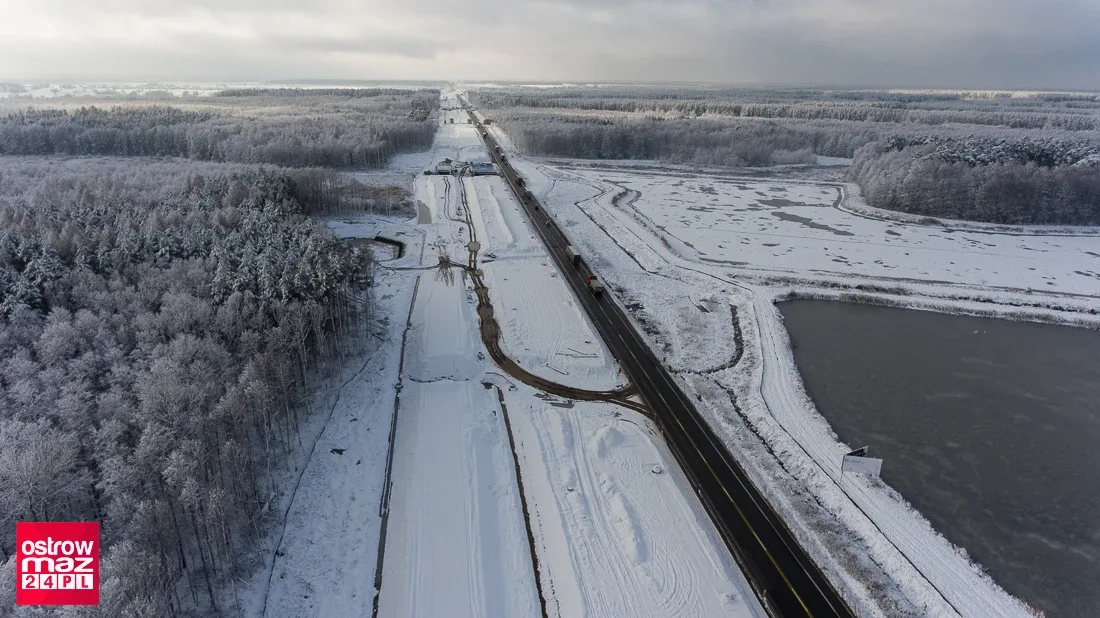 Remont na trasie S-8. Drogowcy zimą nie zwalniają tempa prac (dużo zdjęć)