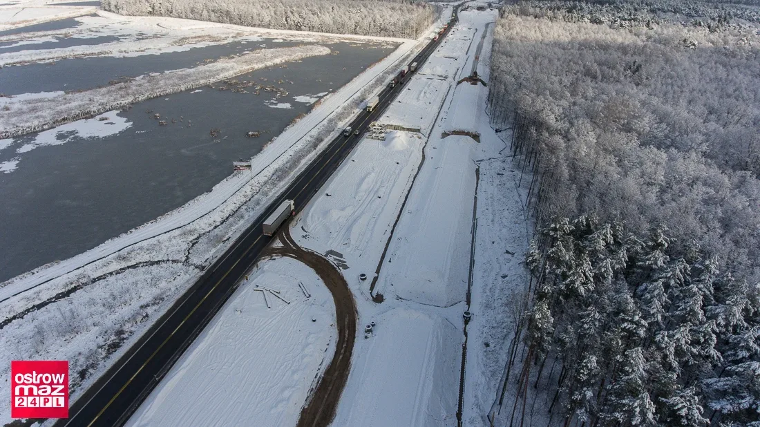 Remont na trasie S-8. Drogowcy zimą nie zwalniają tempa prac (dużo zdjęć)