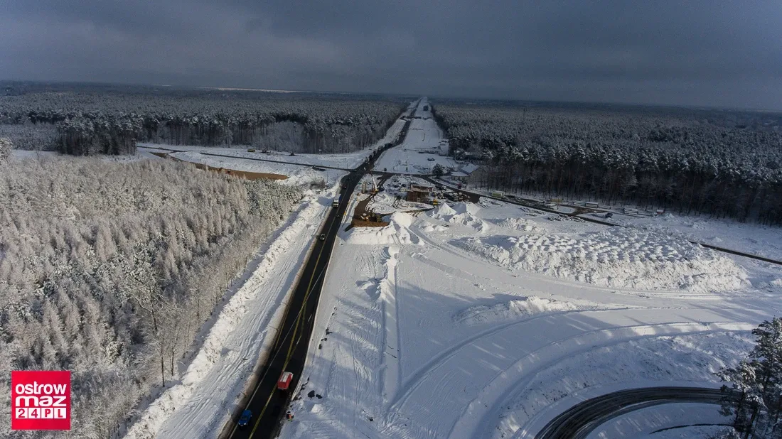 Remont na trasie S-8. Drogowcy zimą nie zwalniają tempa prac (dużo zdjęć)