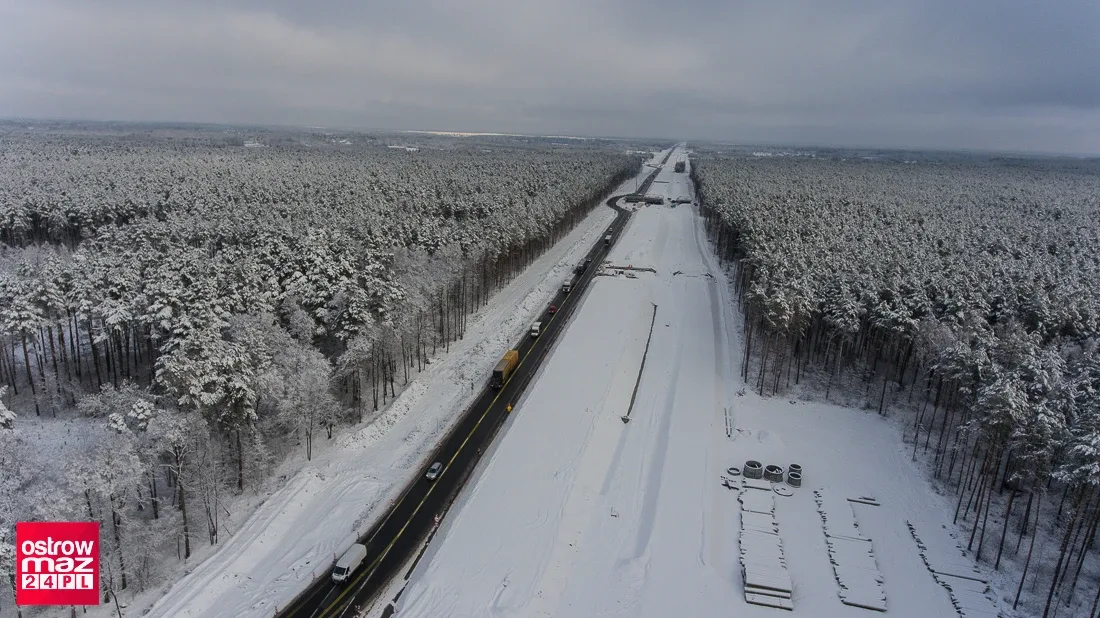 Remont na trasie S-8. Drogowcy zimą nie zwalniają tempa prac (dużo zdjęć)