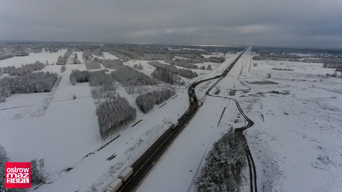 Remont na trasie S-8. Drogowcy zimą nie zwalniają tempa prac (dużo zdjęć)