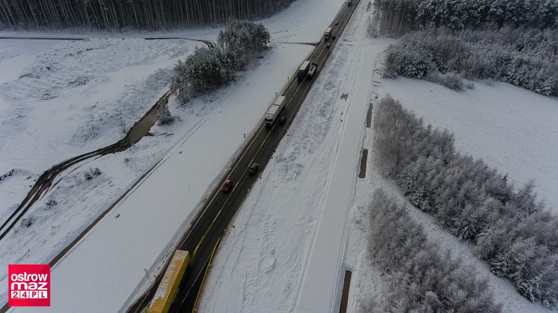 Remont na trasie S-8. Drogowcy zimą nie zwalniają tempa prac (dużo zdjęć)