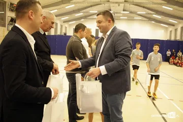 Święty Mikołaj z wizytą u młodych piłkarzy (zdjęcia)