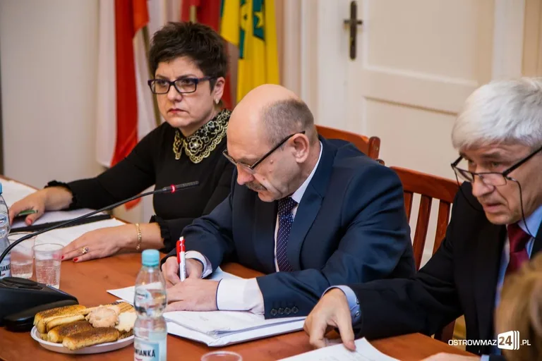 Sesja rady miasta z odrzuconym budżetem (zdjęcia, wideo)