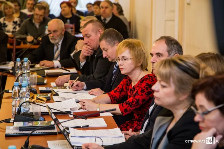 Sesja rady miasta z odrzuconym budżetem (zdjęcia, wideo)