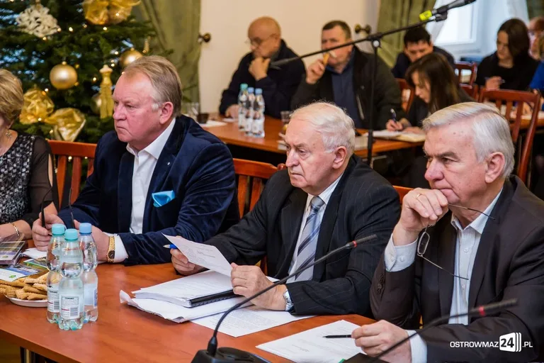 Sesja rady miasta z odrzuconym budżetem (zdjęcia, wideo)
