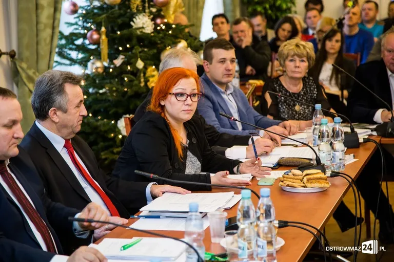 Sesja rady miasta z odrzuconym budżetem (zdjęcia, wideo)