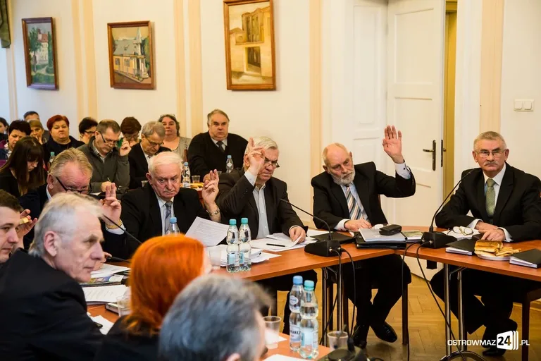 Sesja rady miasta z odrzuconym budżetem (zdjęcia, wideo)