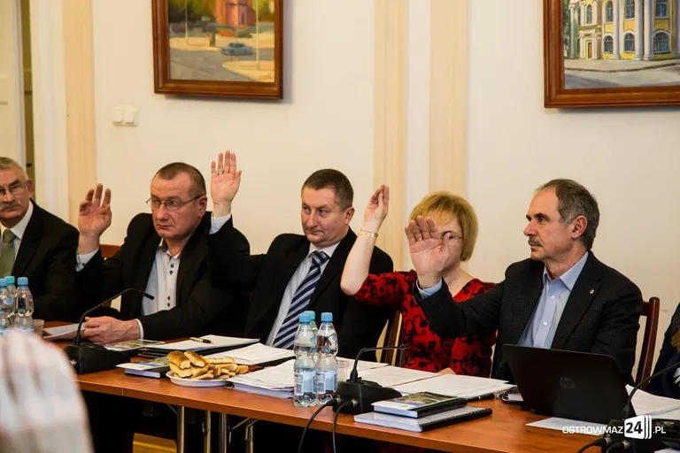 Sesja rady miasta z odrzuconym budżetem (zdjęcia, wideo)