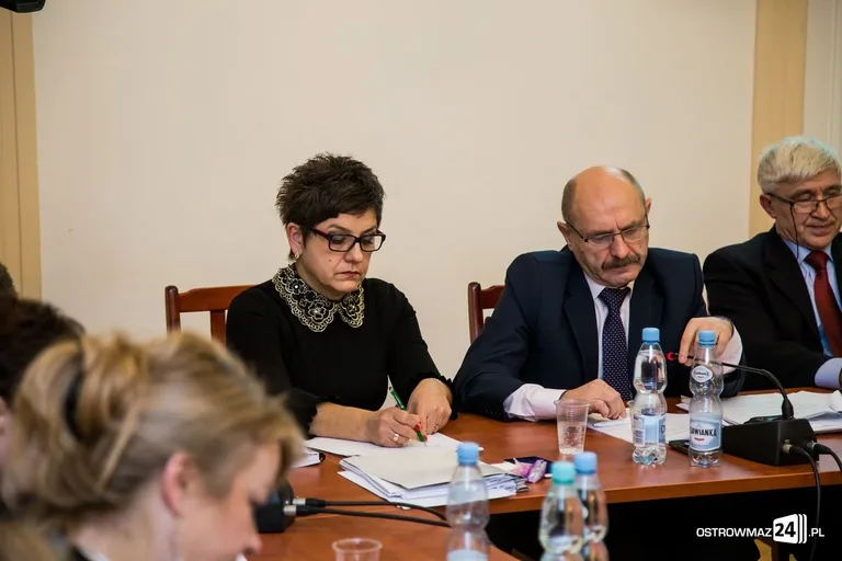 Sesja rady miasta z odrzuconym budżetem (zdjęcia, wideo)