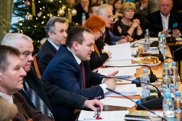 Sesja rady miasta z odrzuconym budżetem (zdjęcia, wideo)